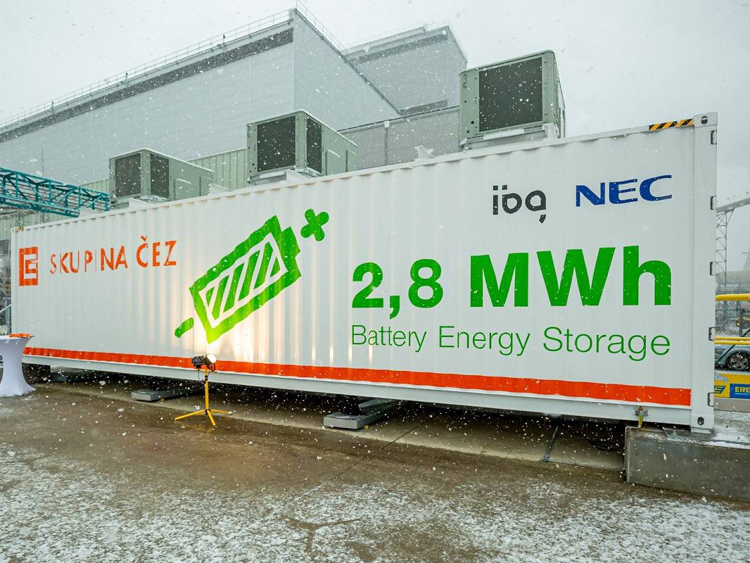 Velkokapacitni 4mw baterie v arealu elektrarny tusimice