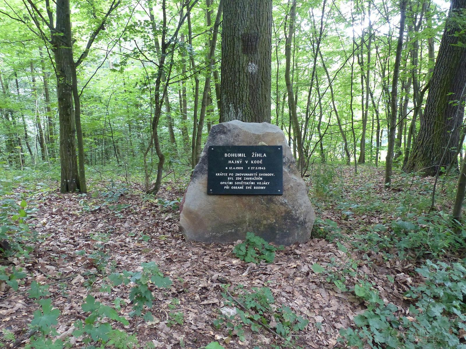Zihla zavrazden sovetskymi vojaky pomnik v lese 250616